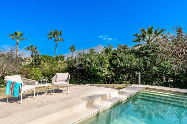 Villa moderna en Las Brisas en zona privilegiada