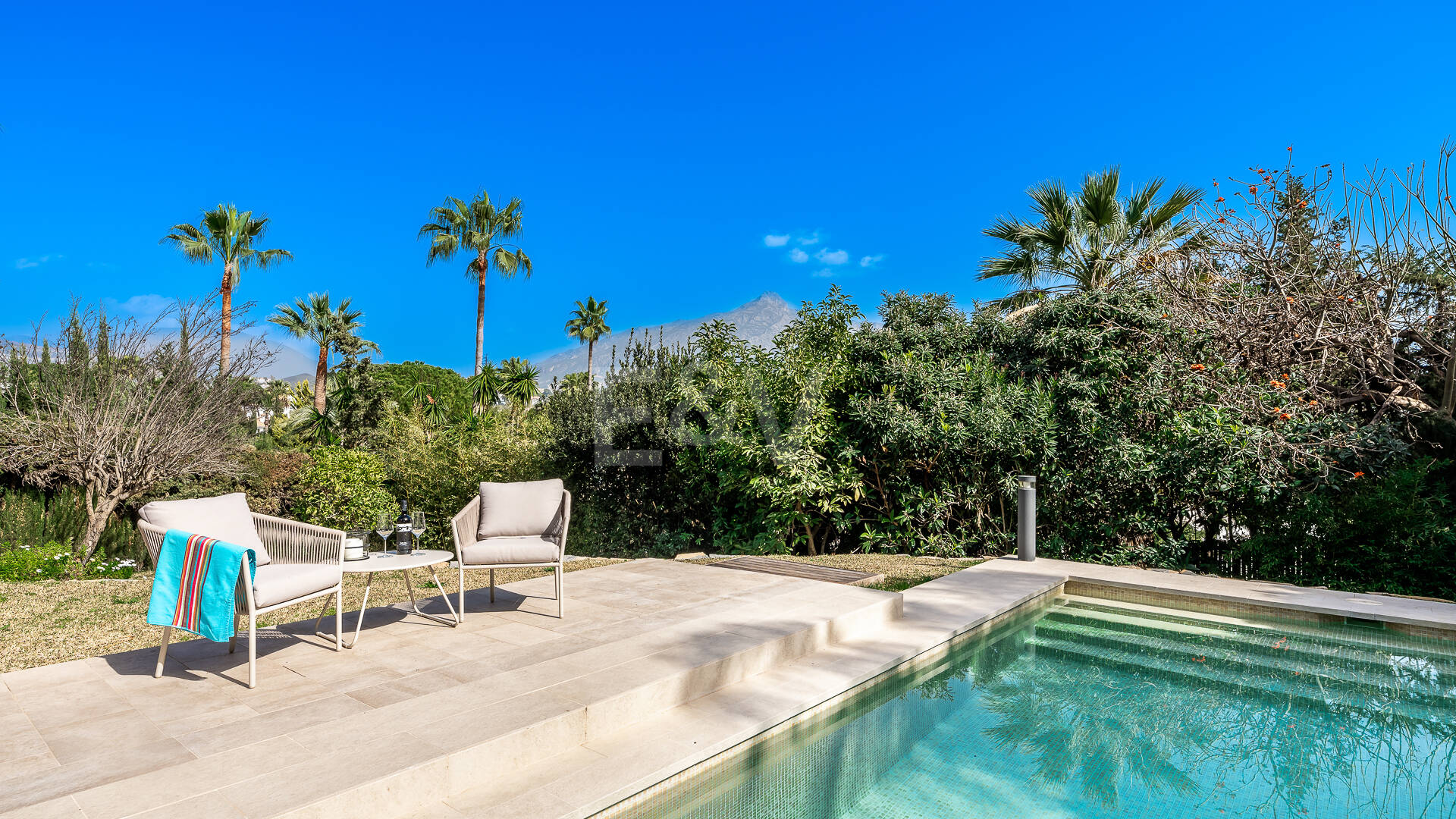 Modern villa in Las Brisas in premium location