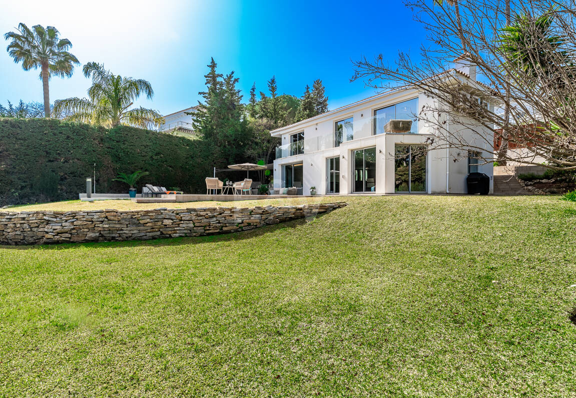 Villa moderna en Las Brisas en zona privilegiada