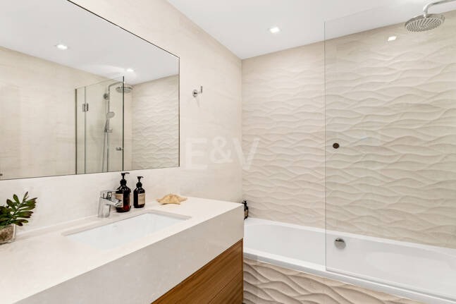 Villa moderna en Las Brisas en zona privilegiada