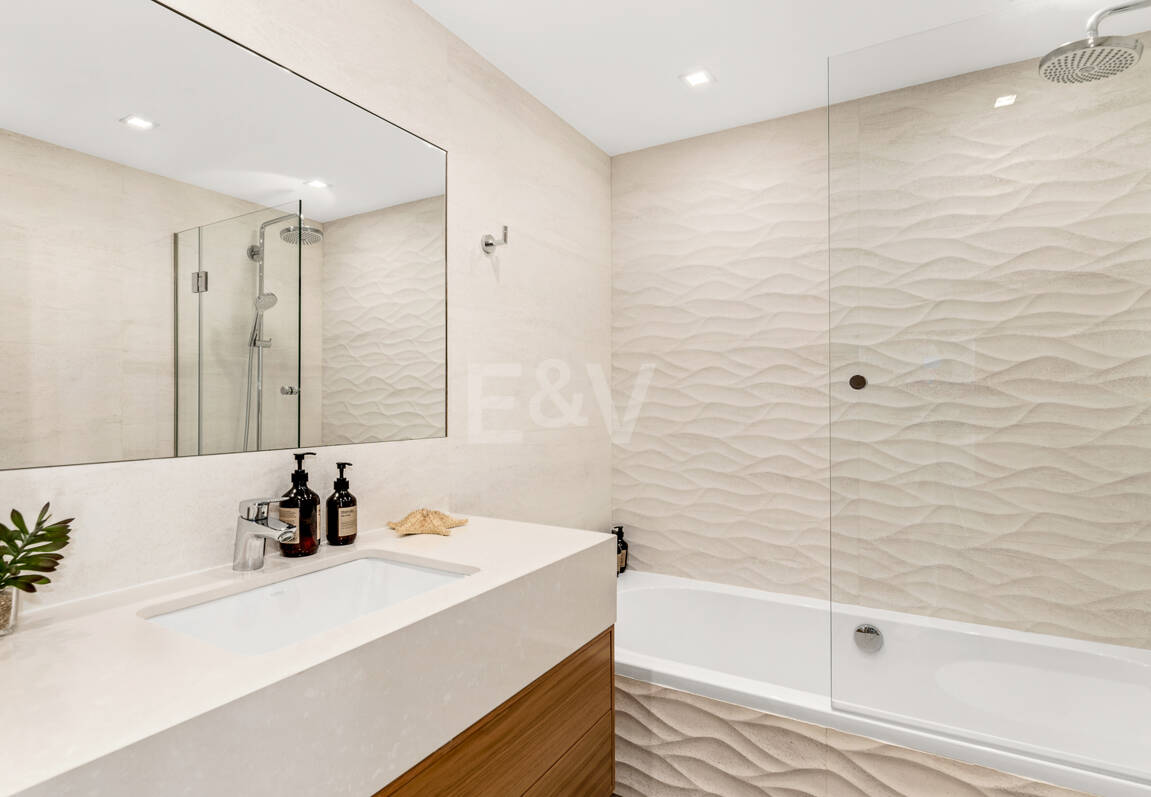 Villa moderna en Las Brisas en zona privilegiada