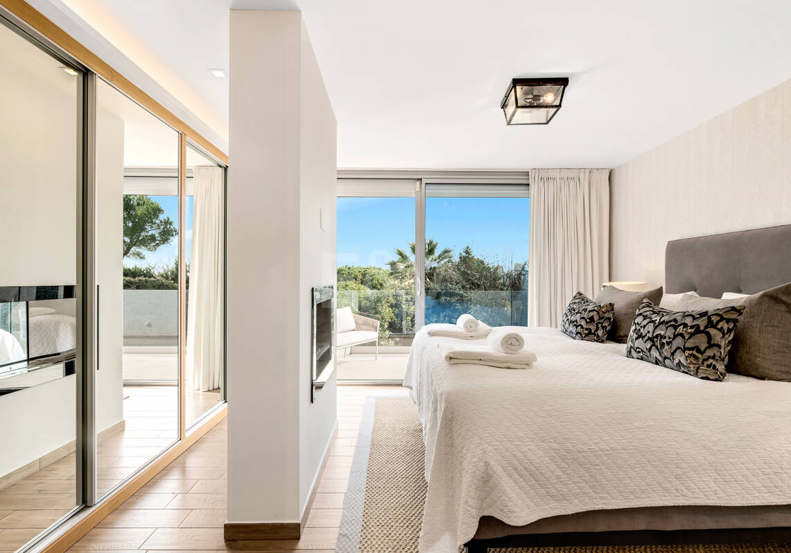 Modern villa in Las Brisas in premium location