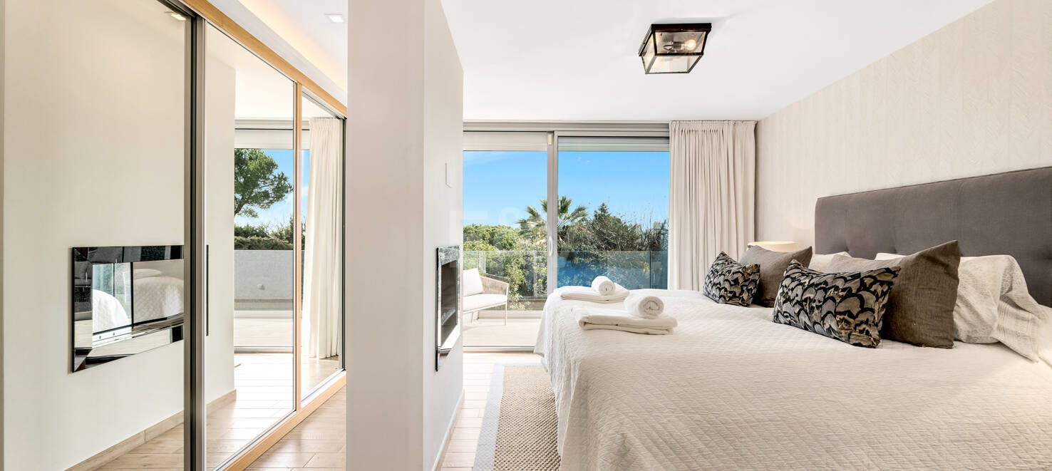 Modern villa i Las Brisas på premium plats