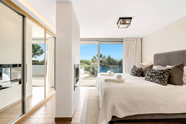 Villa moderna en Las Brisas en zona privilegiada