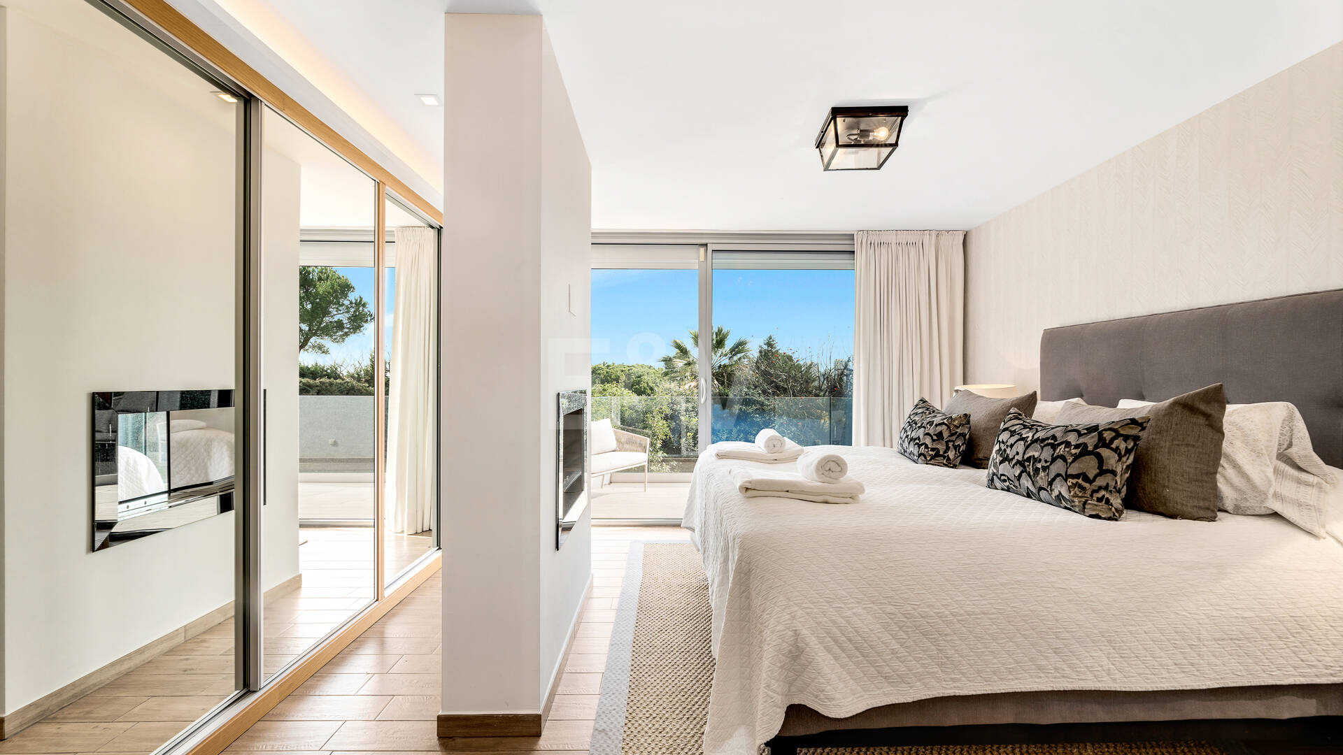 Modern villa in Las Brisas in premium location