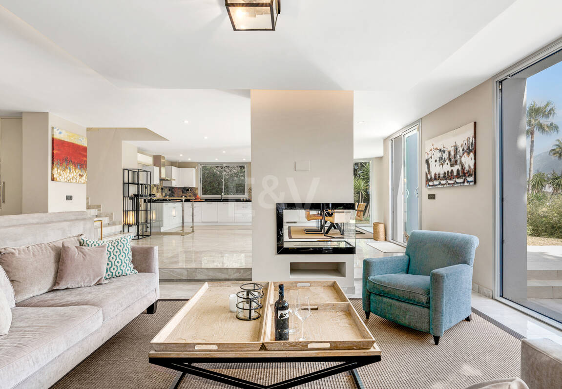 Villa moderna en Las Brisas en zona privilegiada