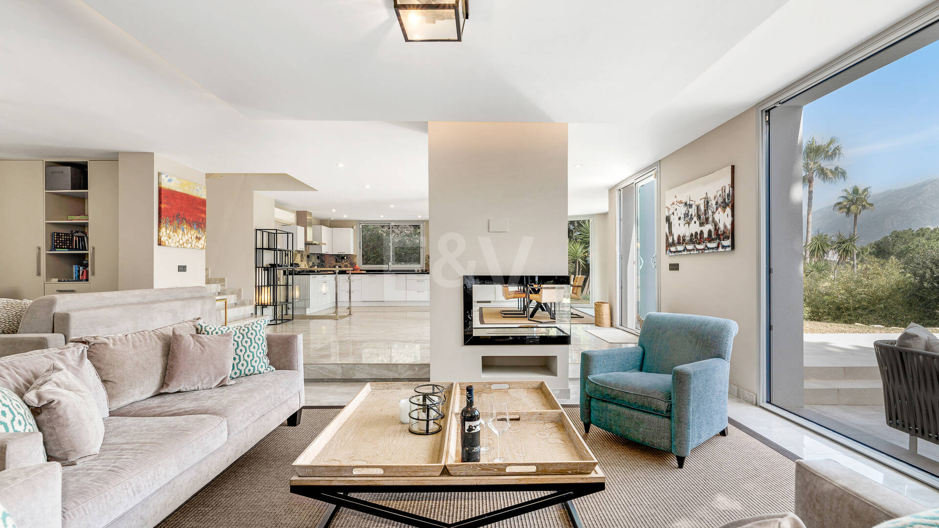 Modern villa in Las Brisas in premium location