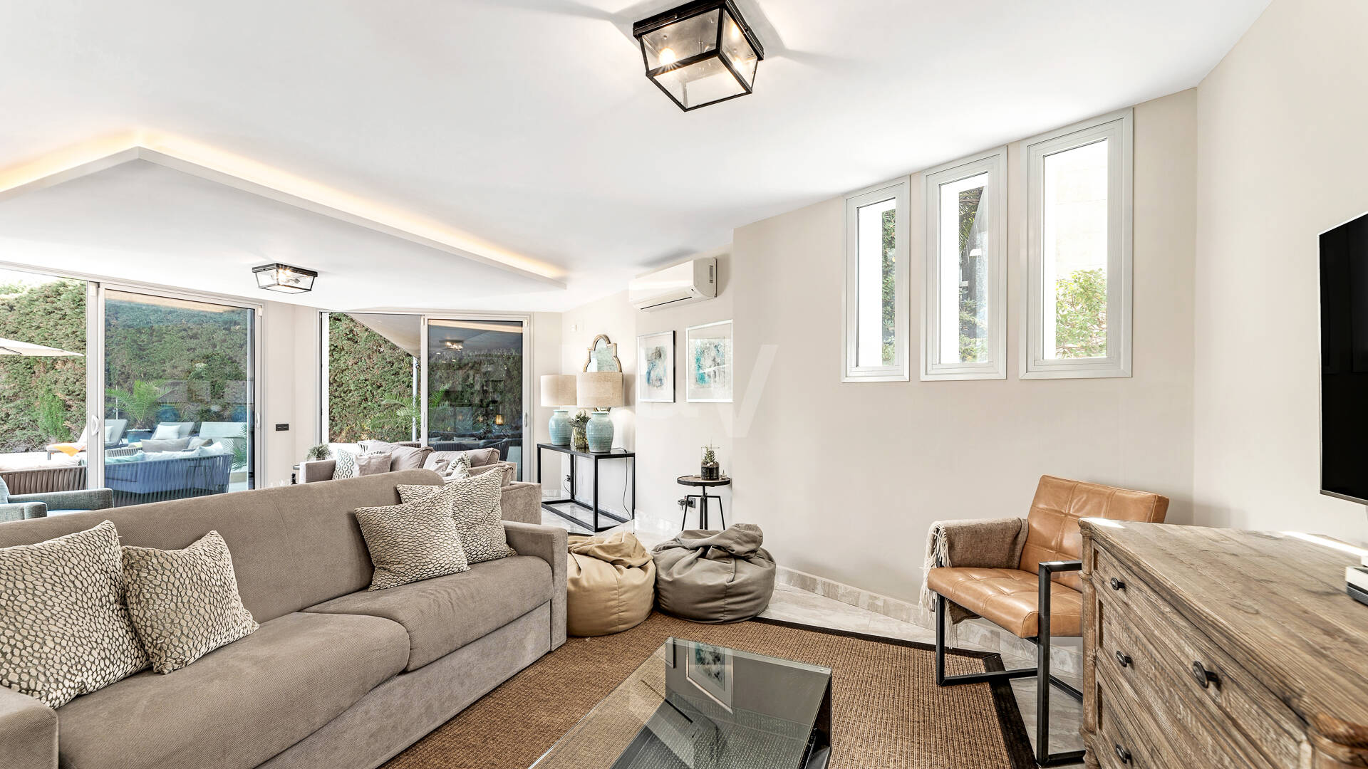 Modern villa in Las Brisas in premium location