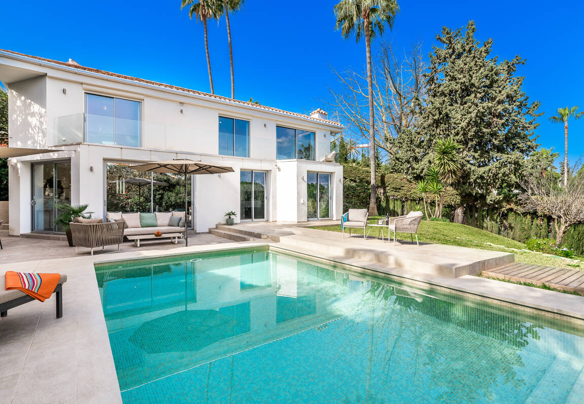 Villa moderna en Las Brisas en zona privilegiada