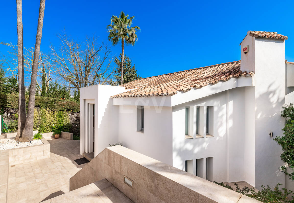 Villa moderna en Las Brisas en zona privilegiada