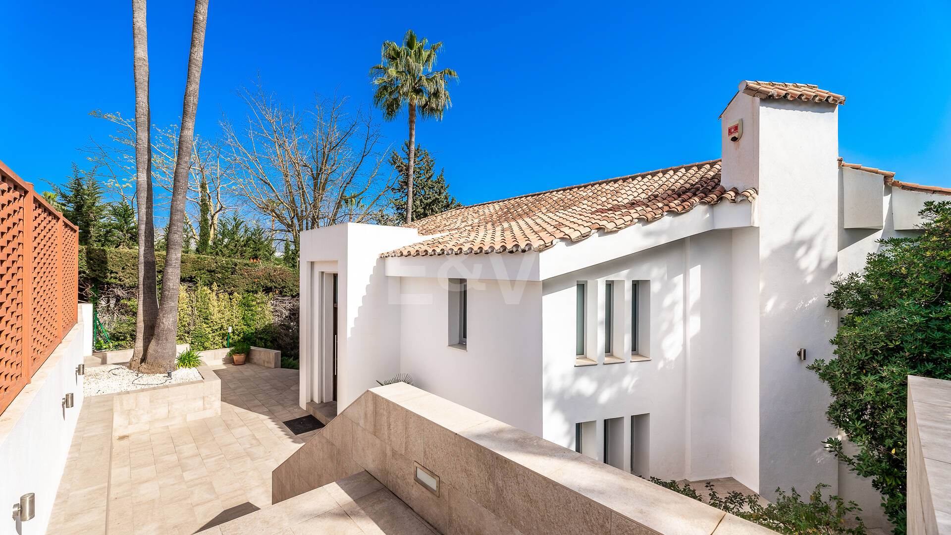 Villa moderna en Las Brisas en zona privilegiada