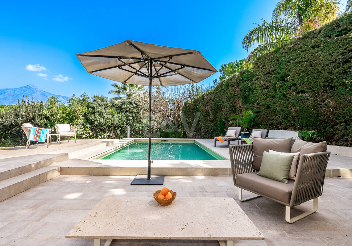 Modern villa in Las Brisas in premium location