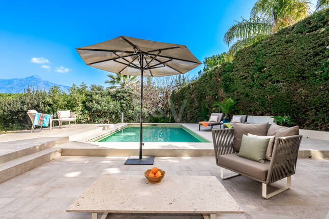 Villa moderna en Las Brisas en zona privilegiada