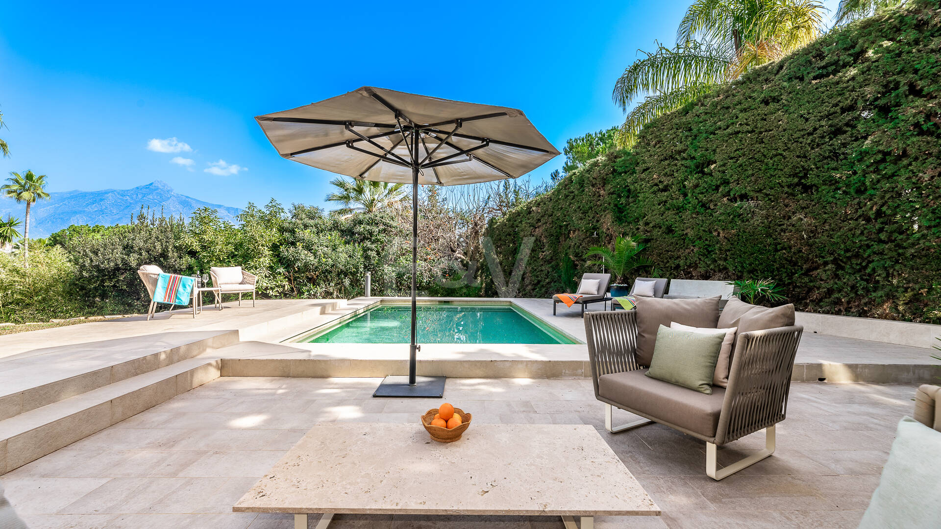 Modern villa in Las Brisas in premium location