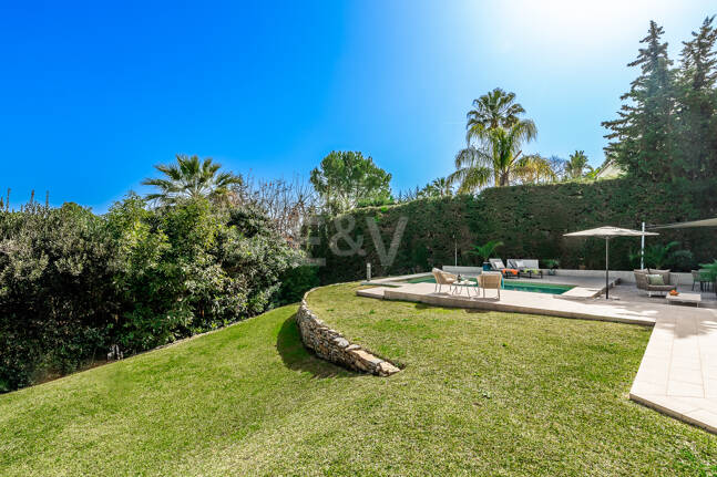 Villa moderna en Las Brisas en zona privilegiada