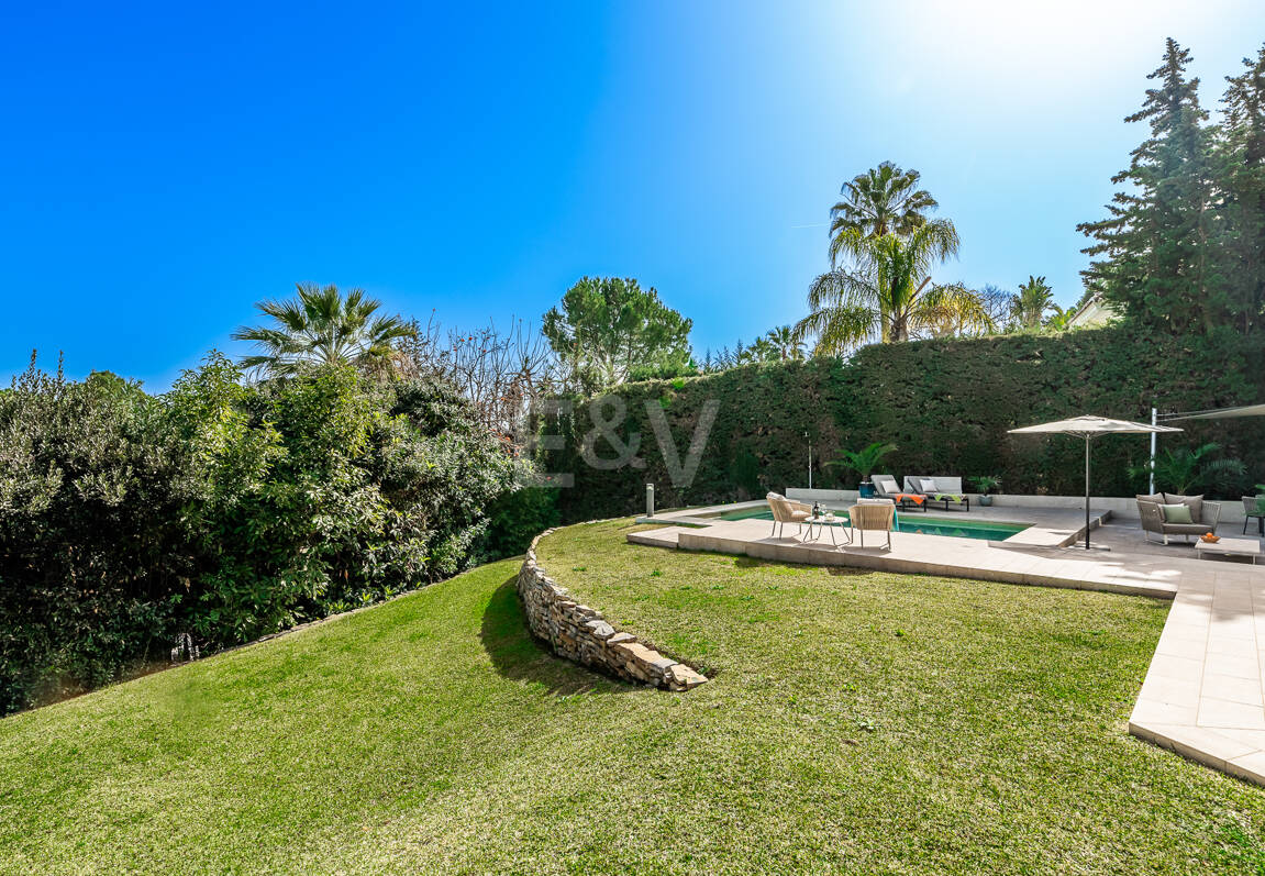 Villa moderna en Las Brisas en zona privilegiada