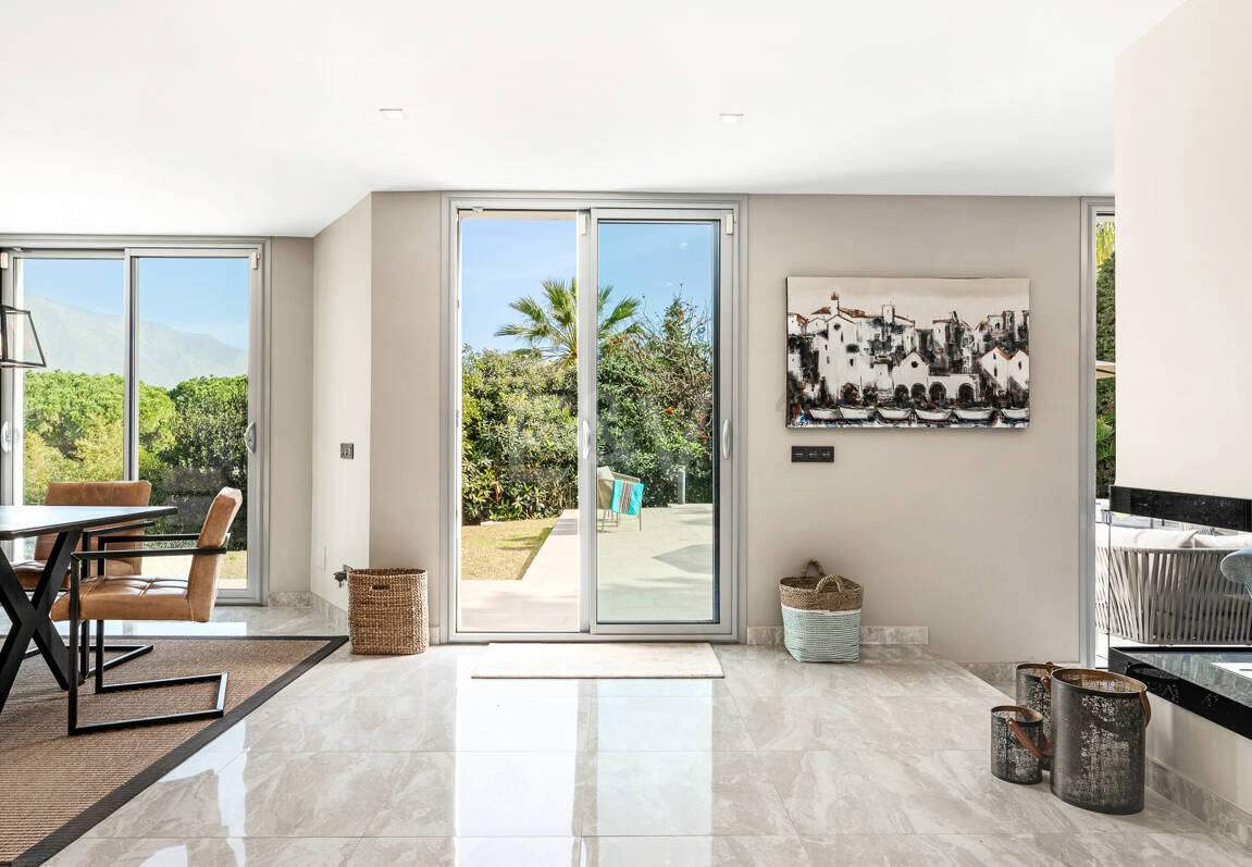 Villa moderna en Las Brisas en zona privilegiada