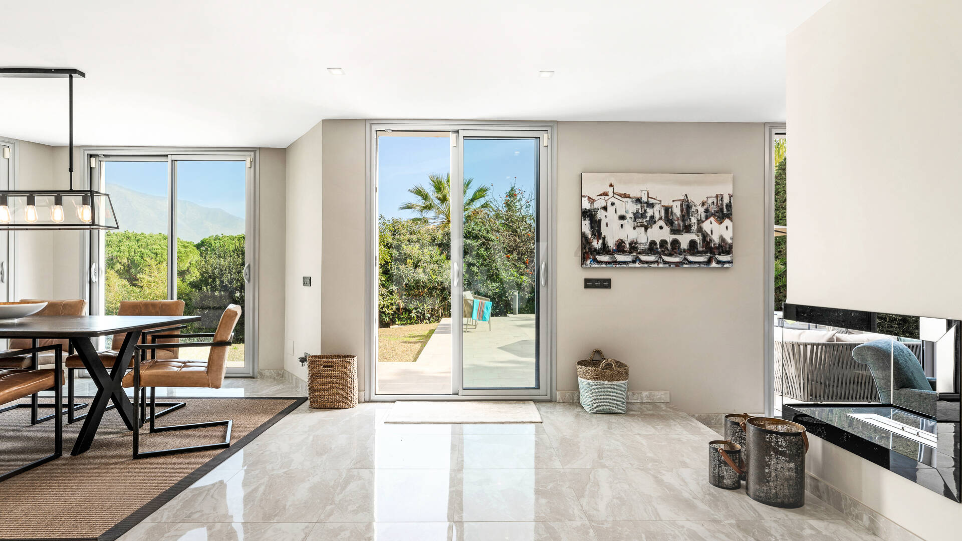 Villa moderna en Las Brisas en zona privilegiada