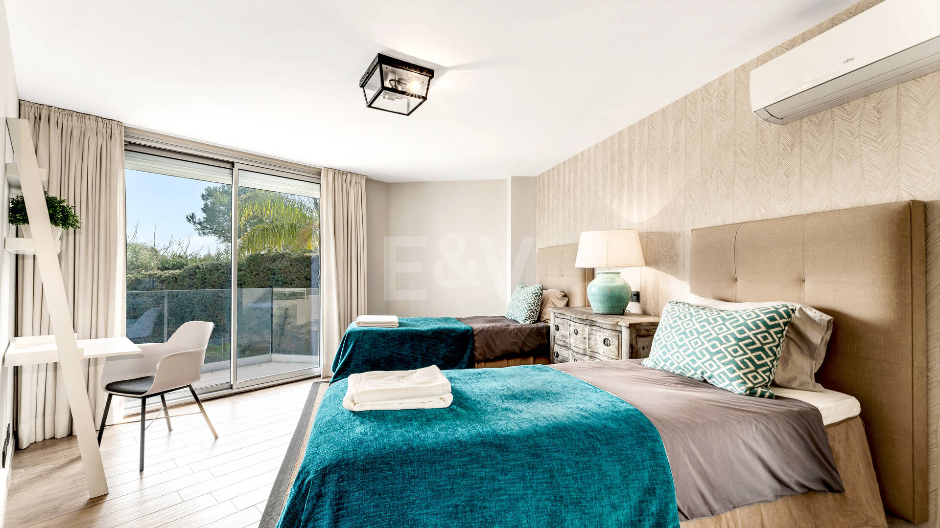 Modern villa in Las Brisas in premium location