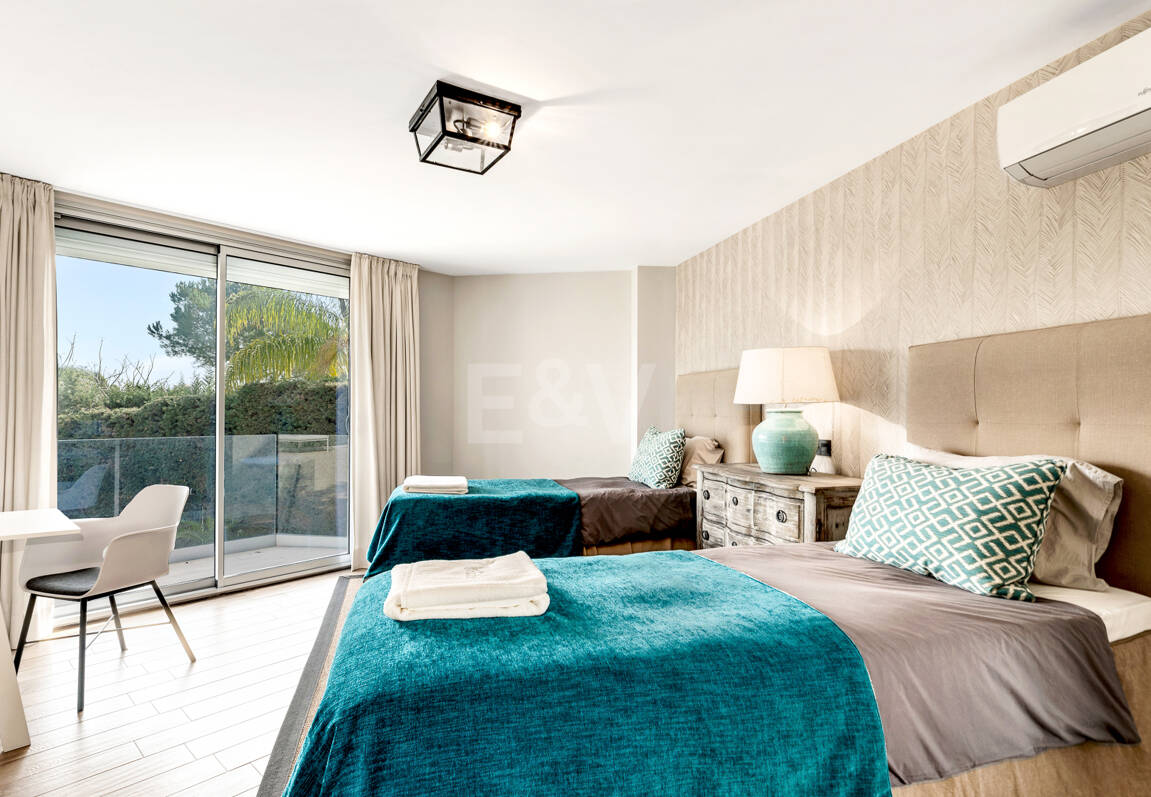 Villa moderna en Las Brisas en zona privilegiada