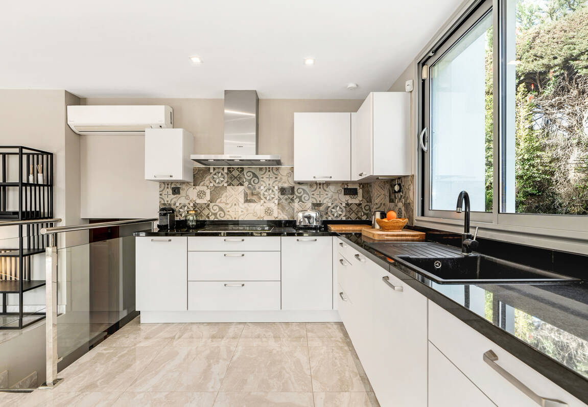 Villa moderna en Las Brisas en zona privilegiada