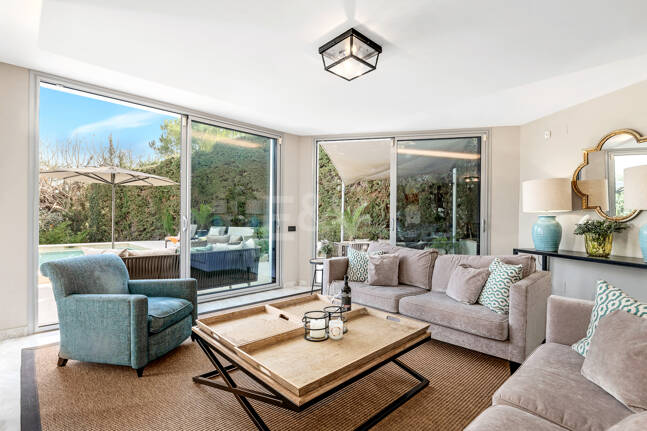 Villa moderna en Las Brisas en zona privilegiada