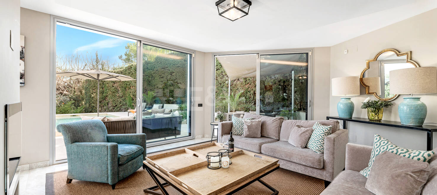 Modern villa i Las Brisas på premium plats