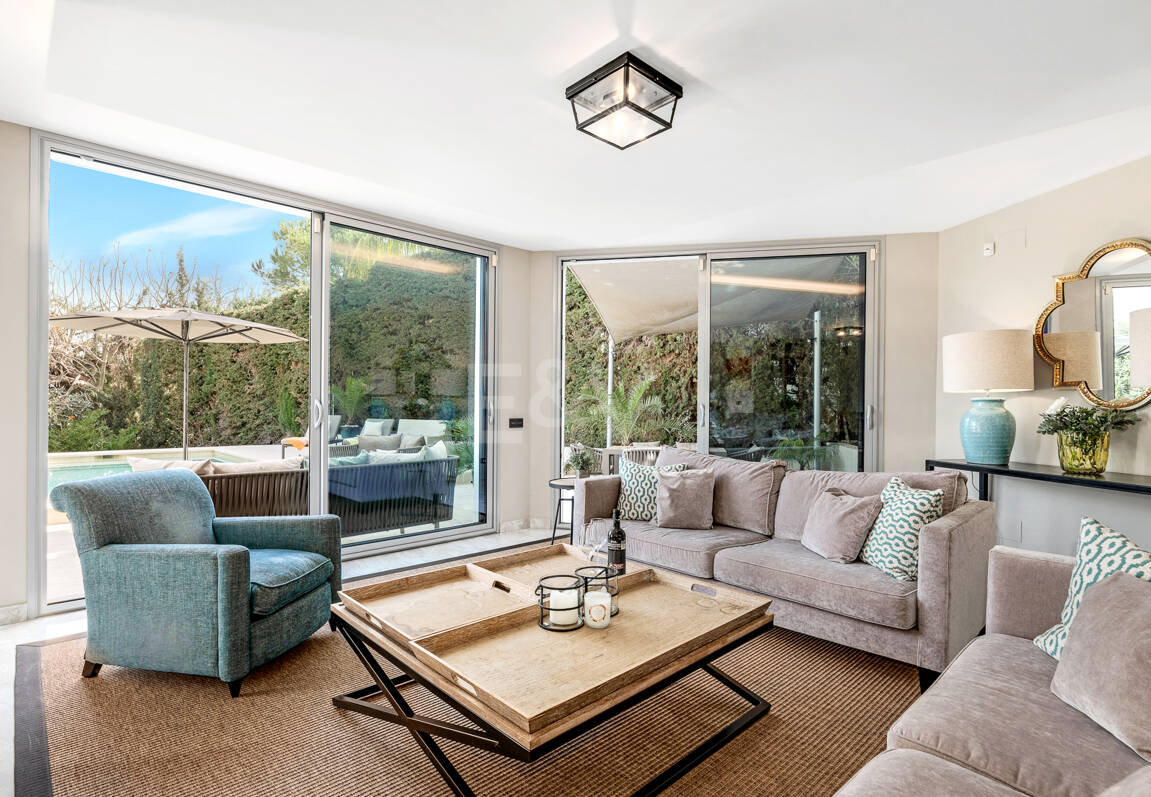 Villa moderna en Las Brisas en zona privilegiada