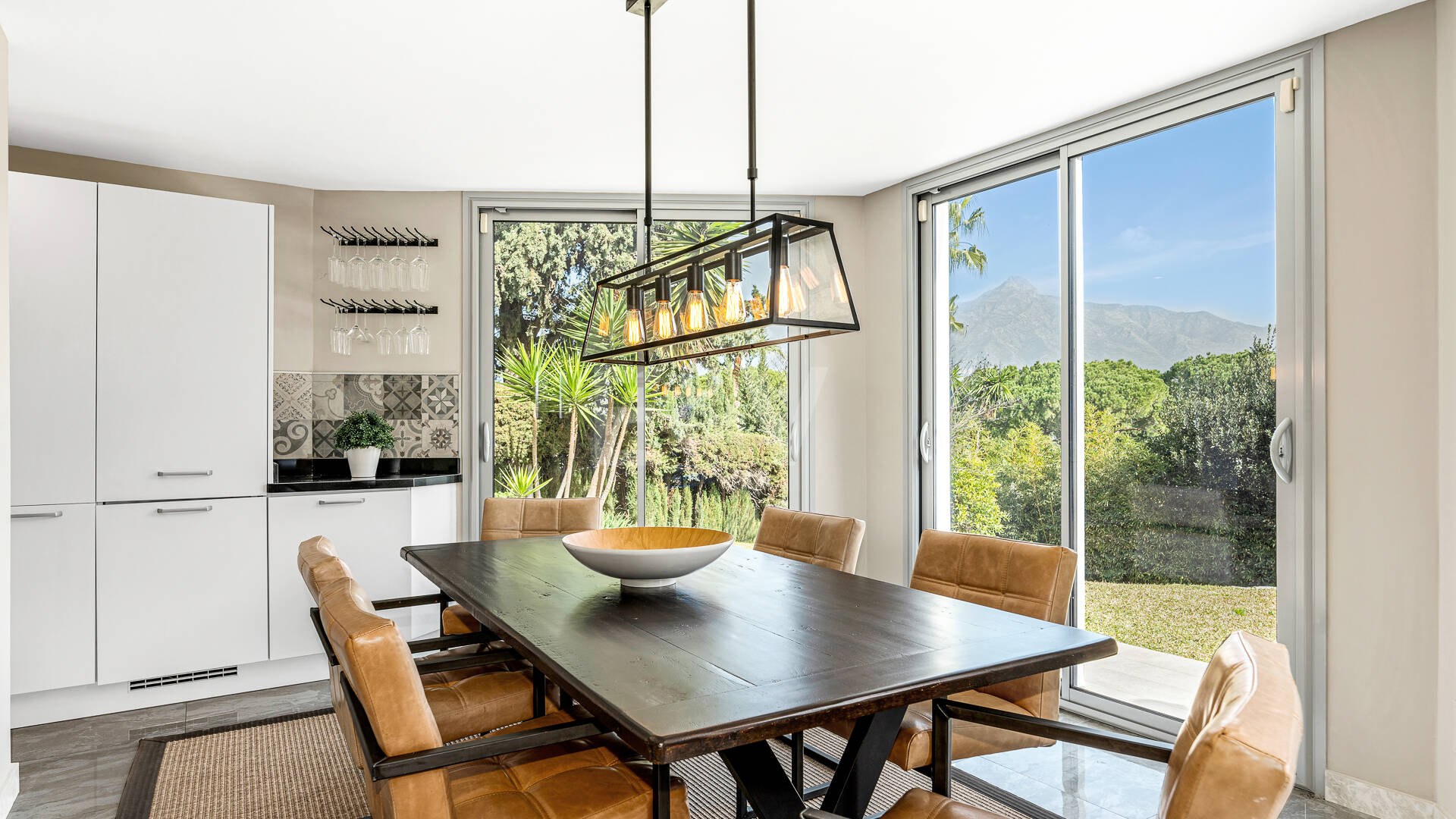 Modern villa in Las Brisas in premium location