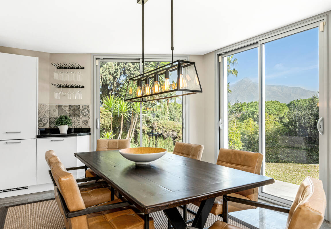 Villa moderna en Las Brisas en zona privilegiada