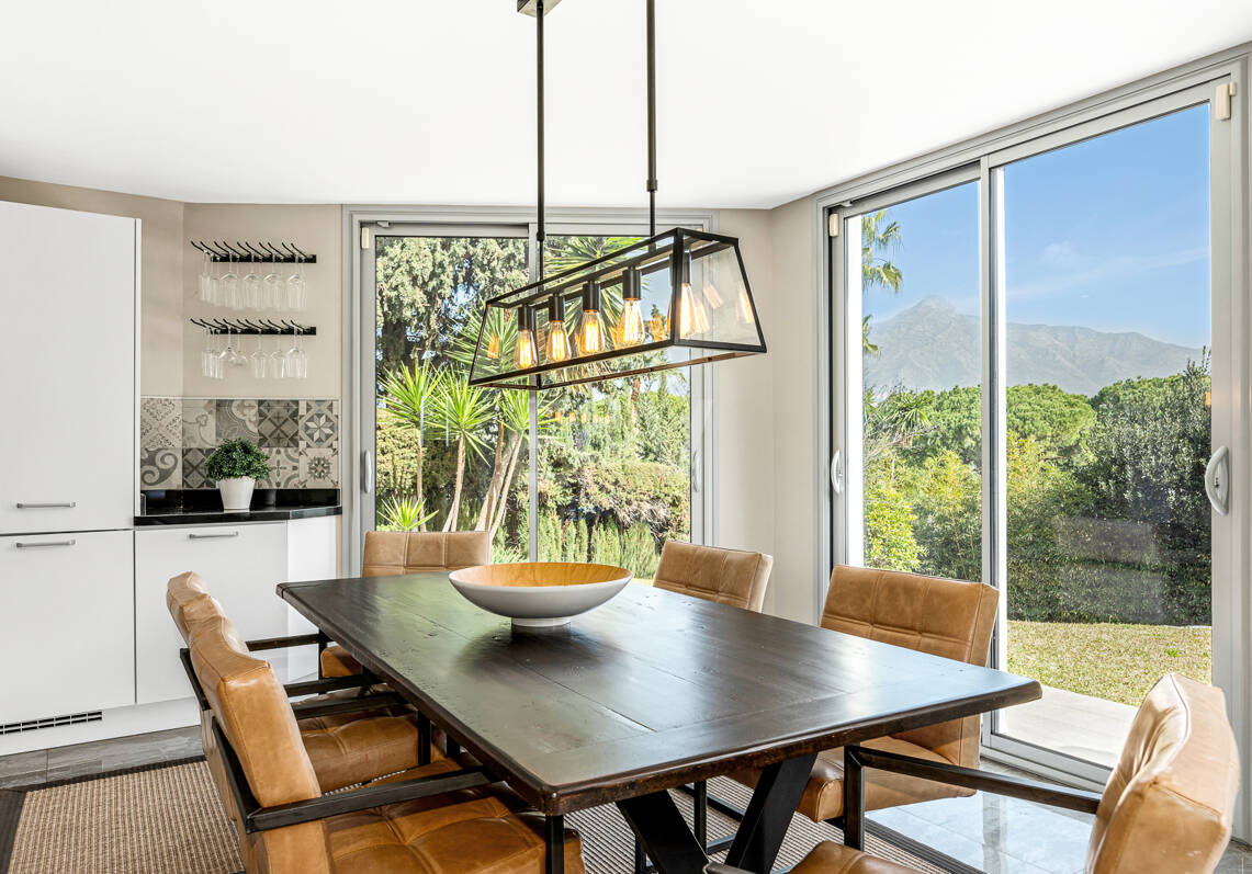 Modern villa in Las Brisas in premium location