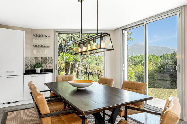 Villa moderna en Las Brisas en zona privilegiada