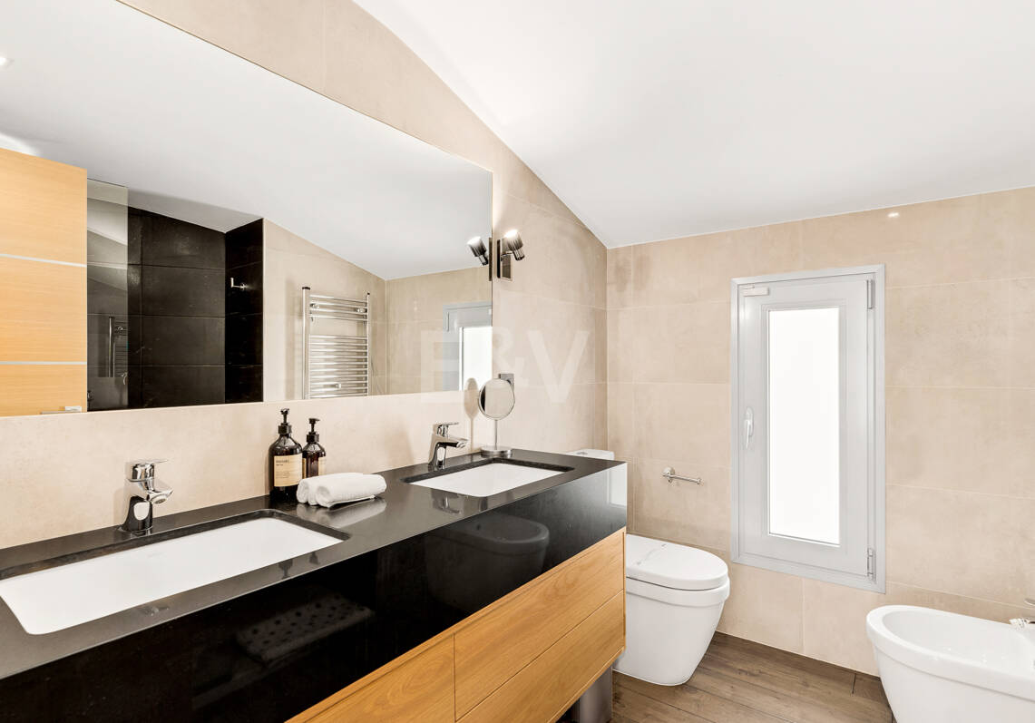 Modern villa in Las Brisas in premium location