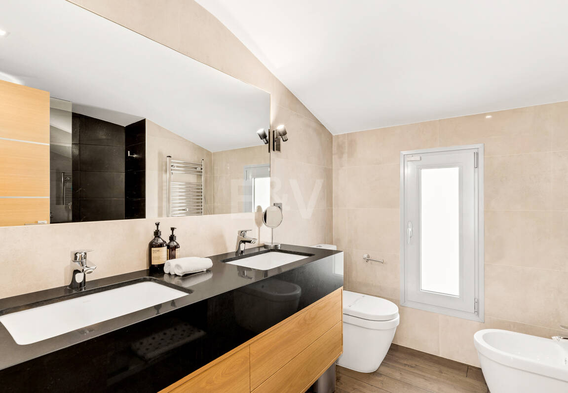 Villa moderna en Las Brisas en zona privilegiada