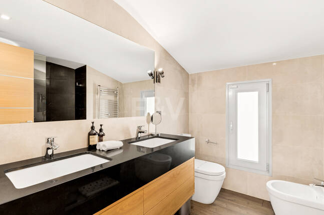 Villa moderna en Las Brisas en zona privilegiada