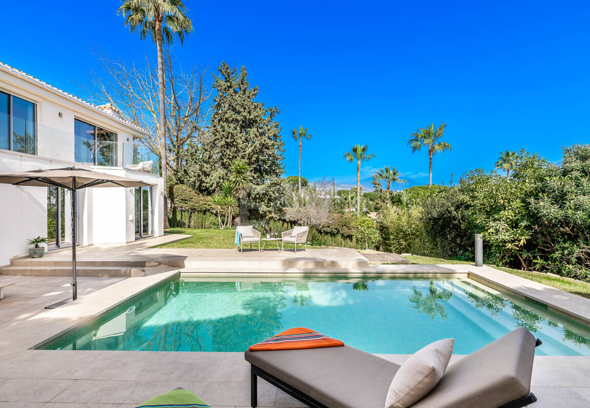 Villa moderna en Las Brisas en zona privilegiada