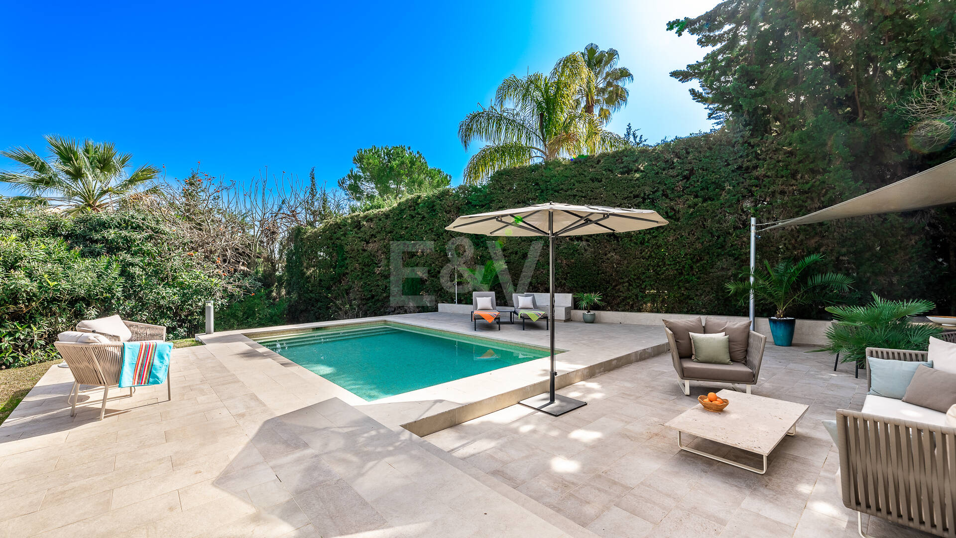 Modern villa in Las Brisas in premium location