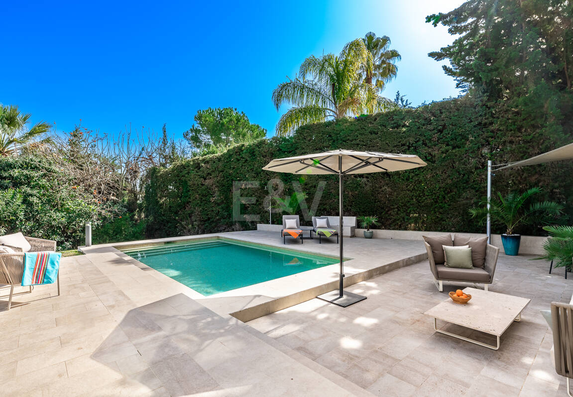 Villa moderna en Las Brisas en zona privilegiada