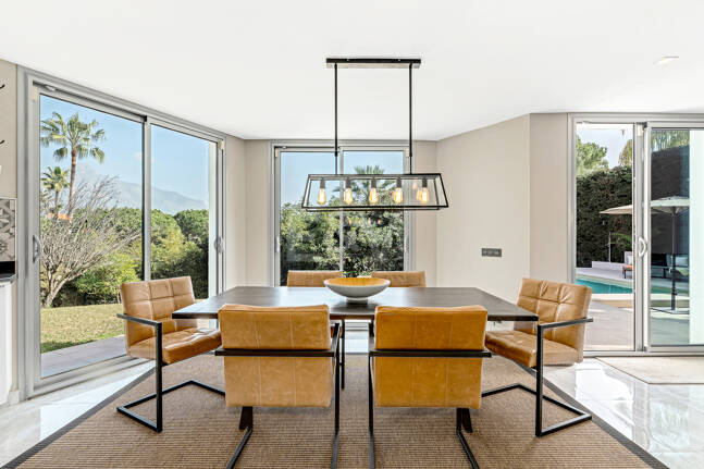 Villa moderna en Las Brisas en zona privilegiada