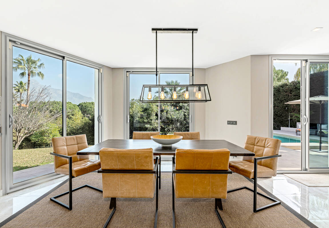 Villa moderna en Las Brisas en zona privilegiada