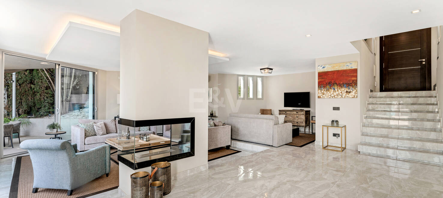 Modern villa i Las Brisas på premium plats