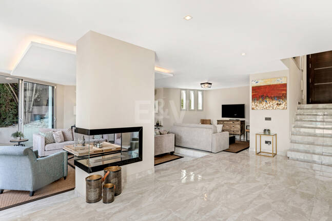 Villa moderna en Las Brisas en zona privilegiada