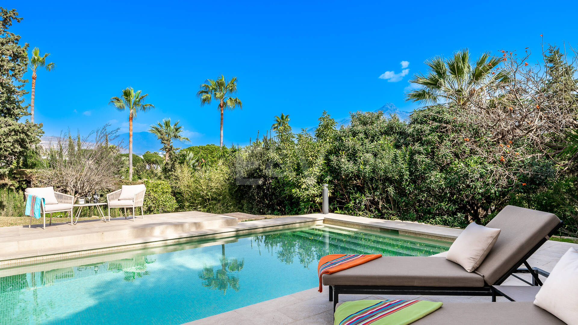 Modern villa in Las Brisas in premium location