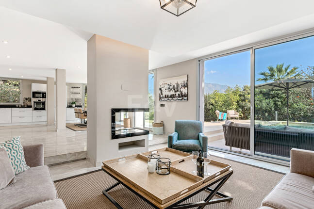 Villa moderna en Las Brisas en zona privilegiada