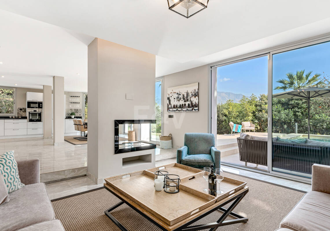 Modern villa in Las Brisas in premium location