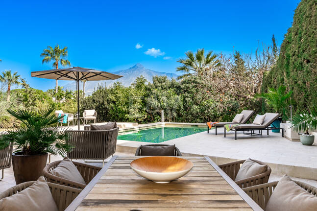 Villa moderna en Las Brisas en zona privilegiada