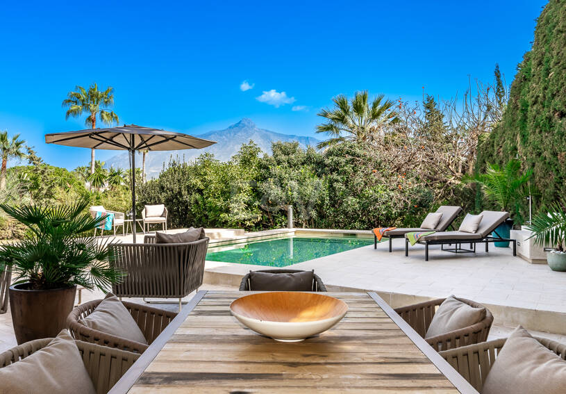 Villa moderna en Las Brisas en zona privilegiada