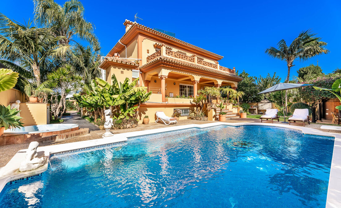 Magnifique Villa sur la plage de San Pedro dans un charmant style andalou