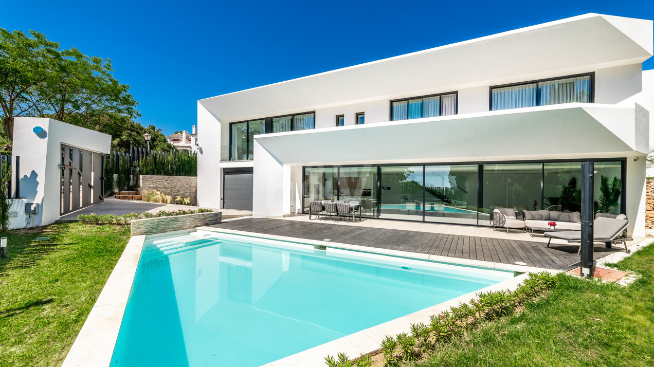 Luxuriöse Villa mit Meerblick in Cabopino