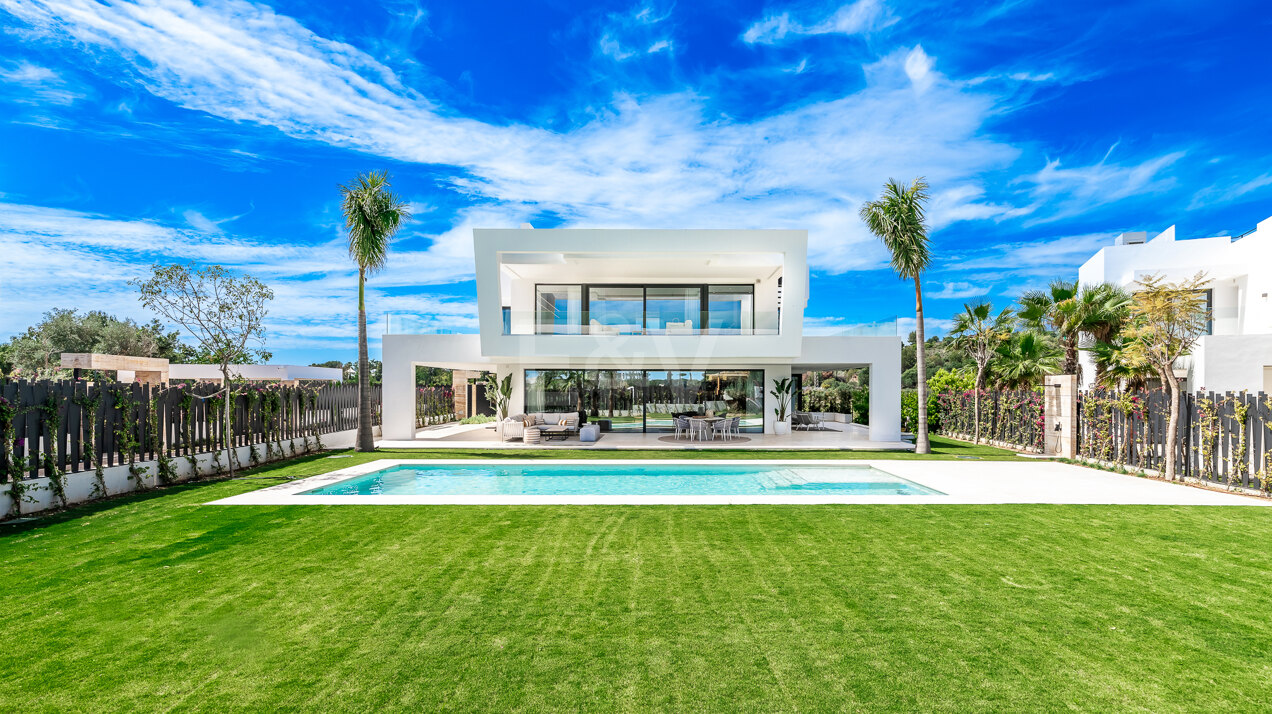 Villa de diseño contemporáneo con vistas panorámicas en una exclusiva comunidad privada